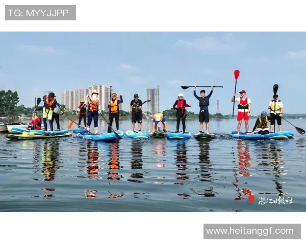 畅享清凉夏日时光,游泳池中的休闲与运动完美结合 畅享清凉夏日时光,游泳池中的休闲与运动完美结合